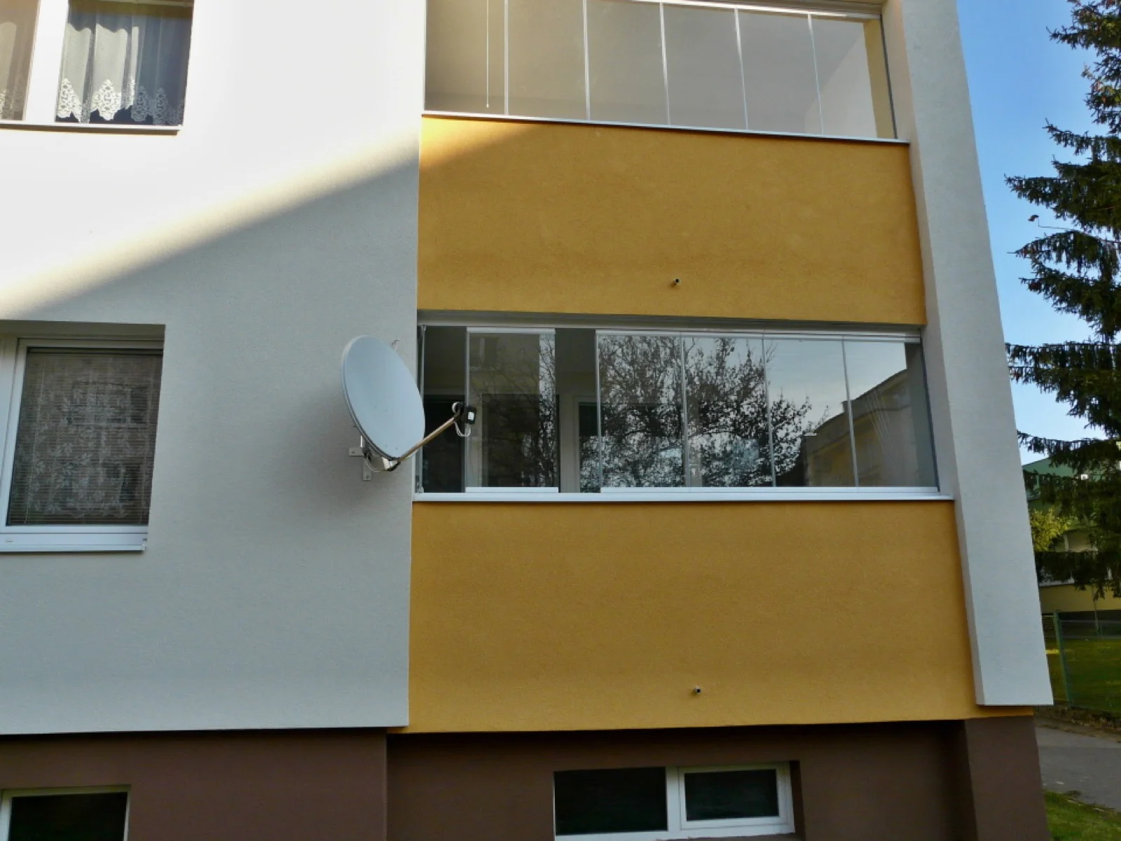 Centrum II 89 Dubnica nad Váhom, bočná strana