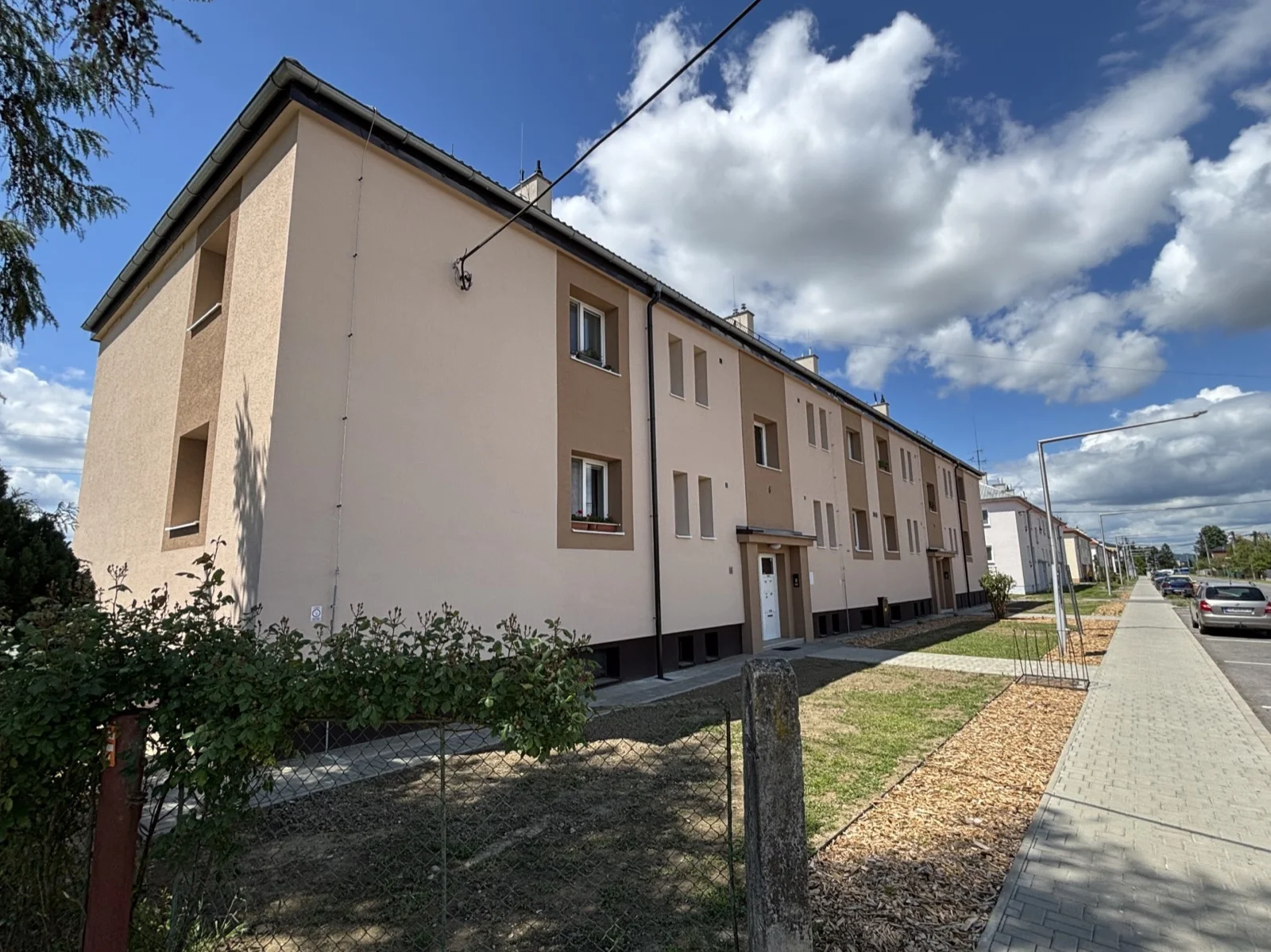 ČSA 321 Dubnica nad Váhom, bytový dom po obnove