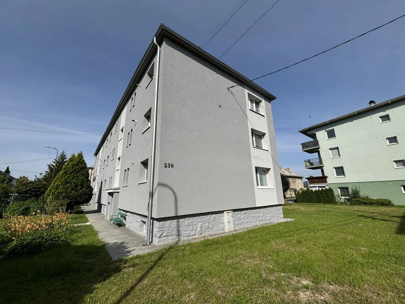 Kpt. Nálepku 238 Ilava, bytový dom po obnove