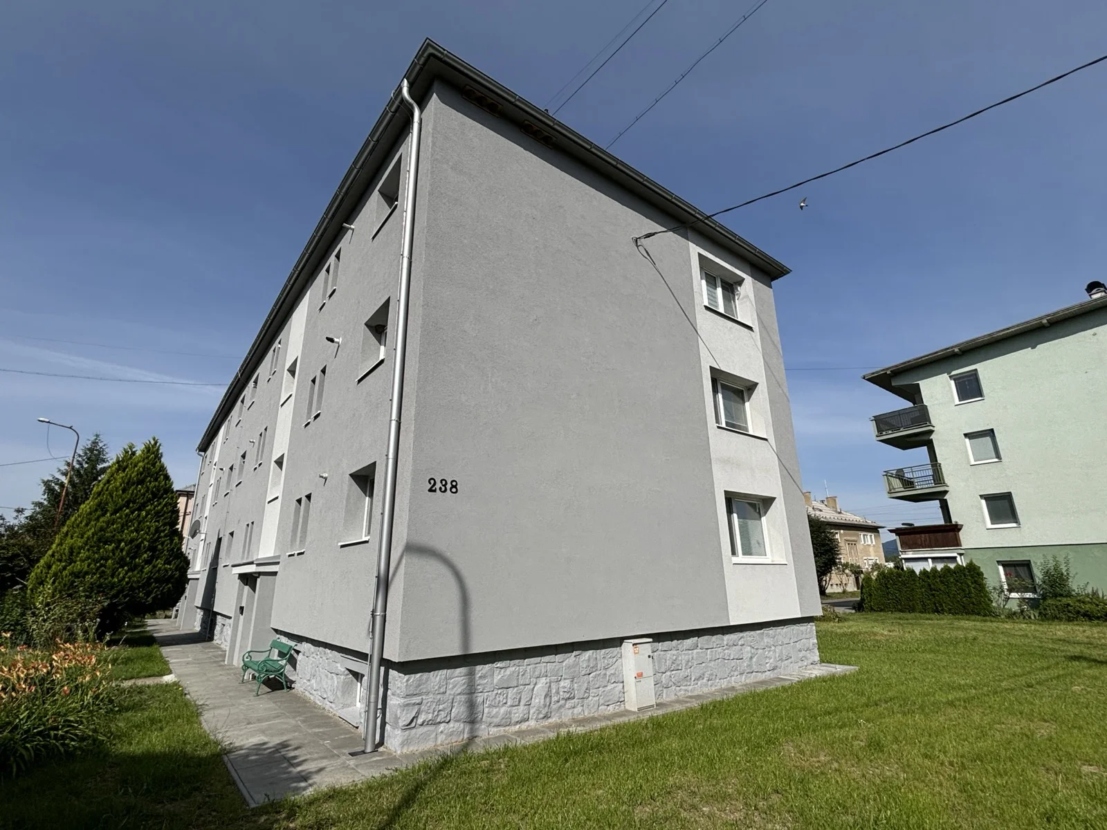 Kpt. Nálepku 238 Ilava, bočný pohľad