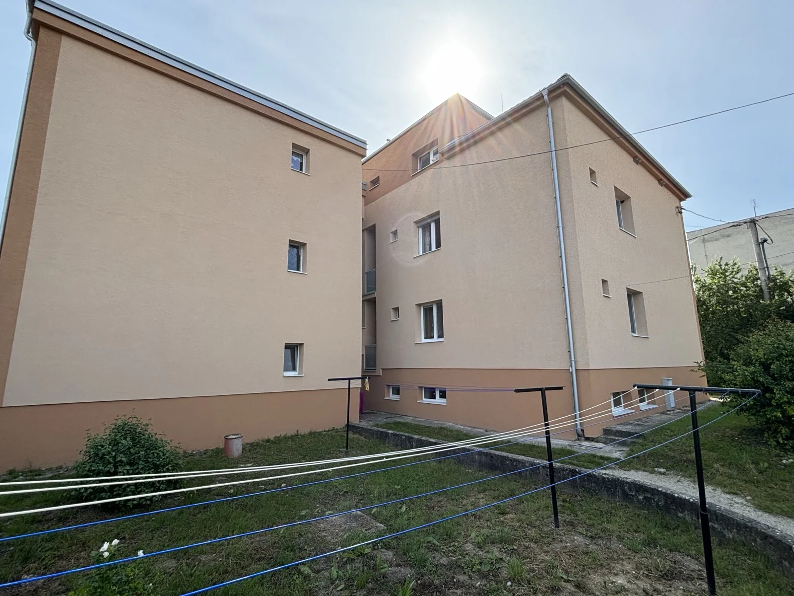 Kpt. Nálepku 242 Ilava, vchodová strana