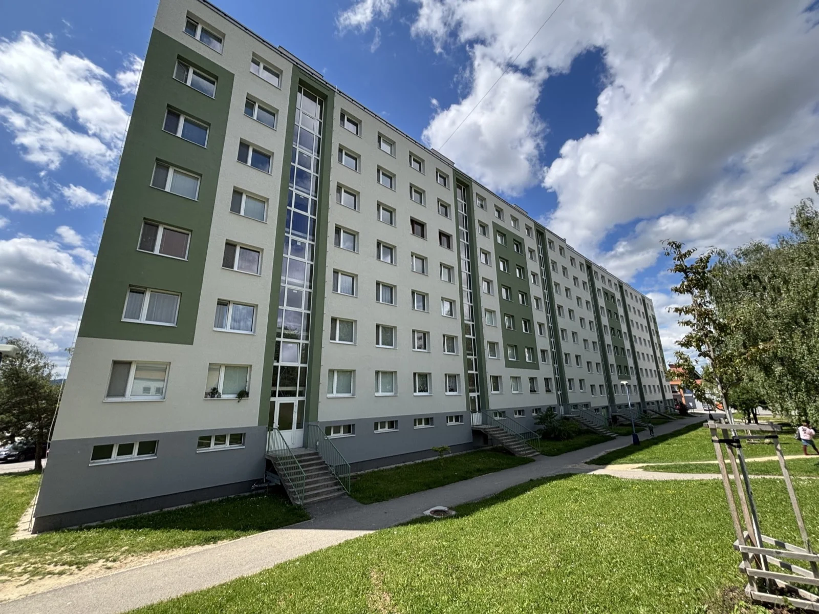 Pod Hájom 1095 Dubnica nad Váhom, vchodová strana