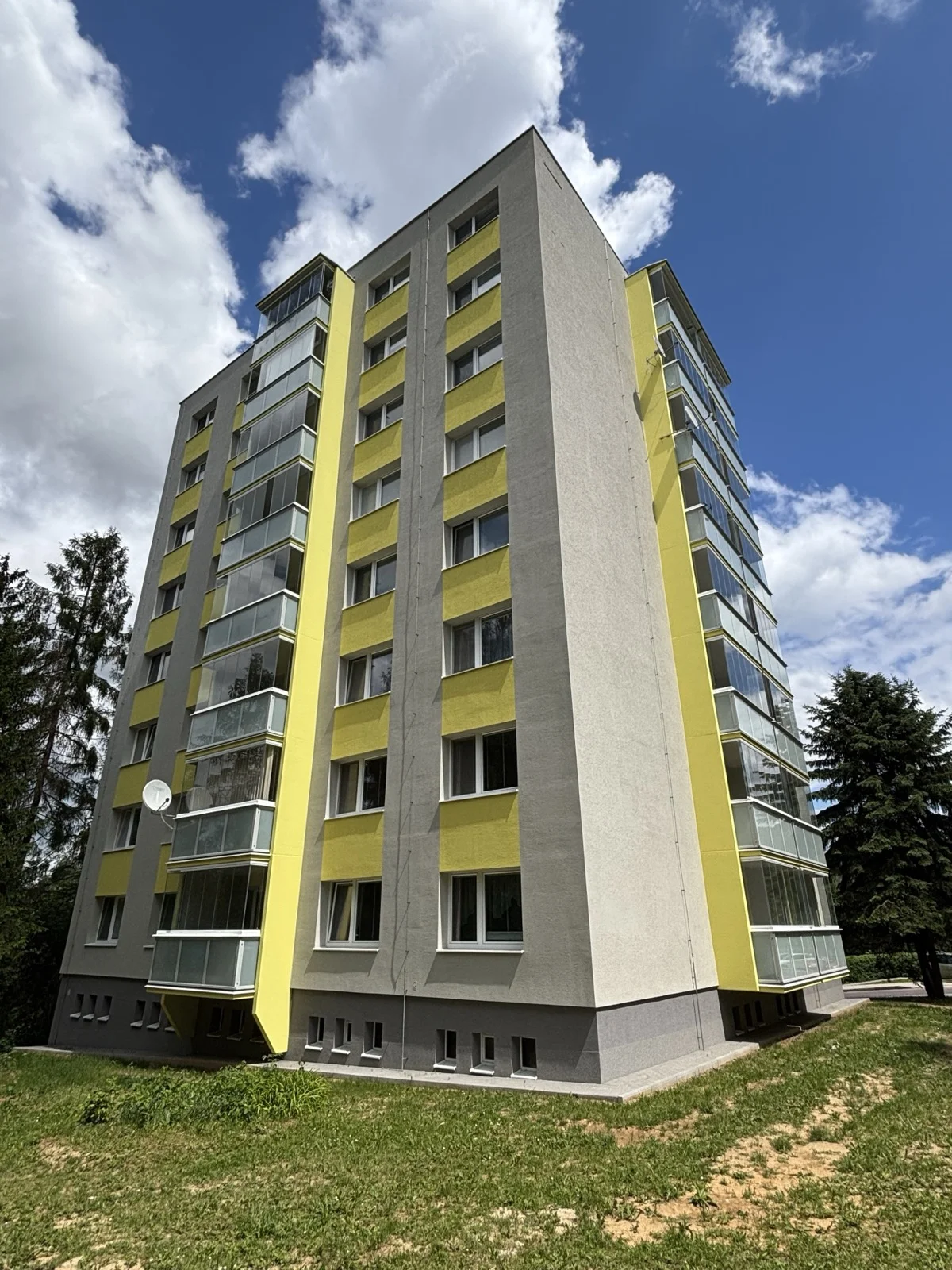 Pod Hájom 962 Dubnica nad Váhom, vchodová strana